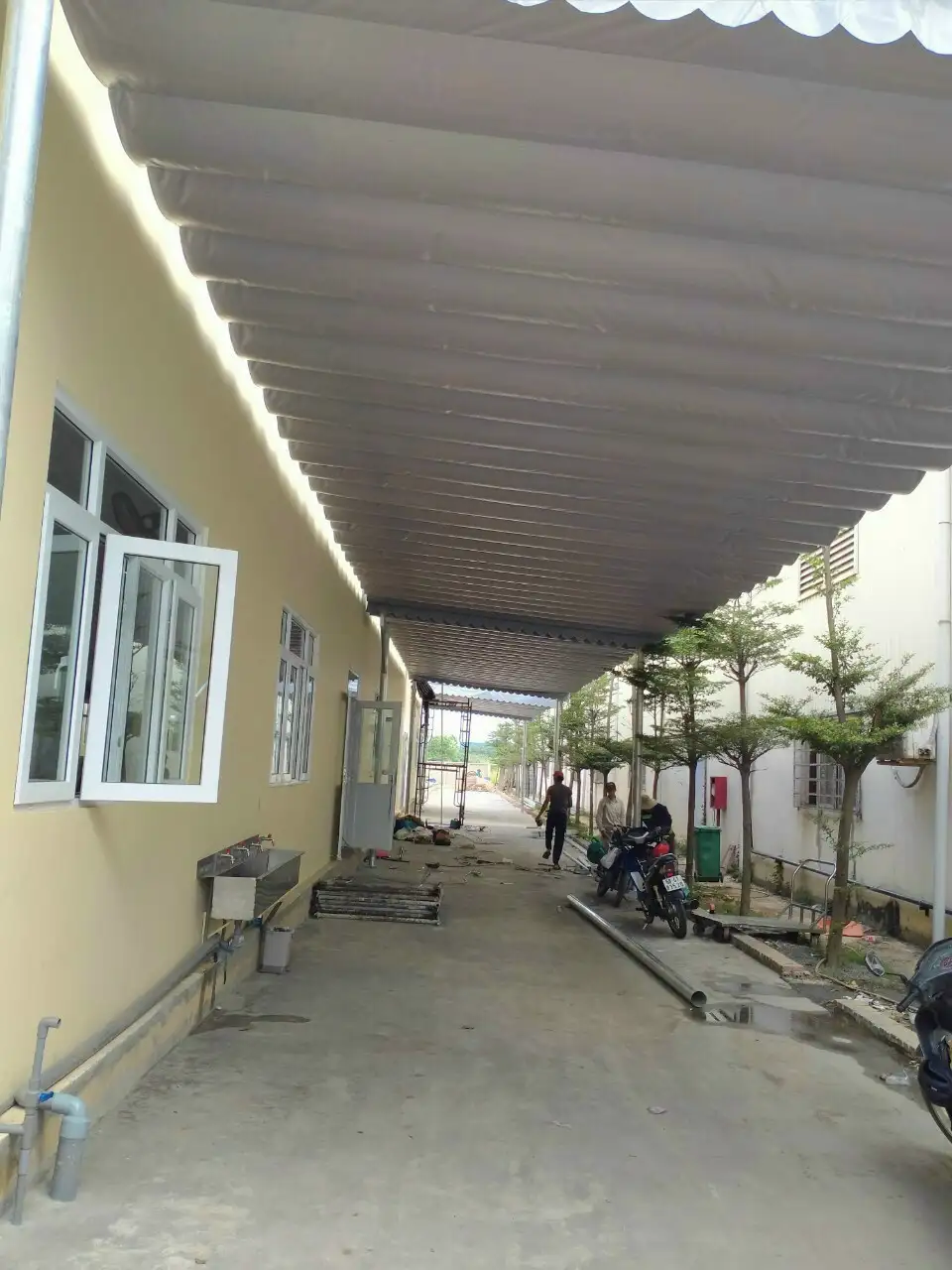 Mái xếp sân nhà Quận 10 – HCM